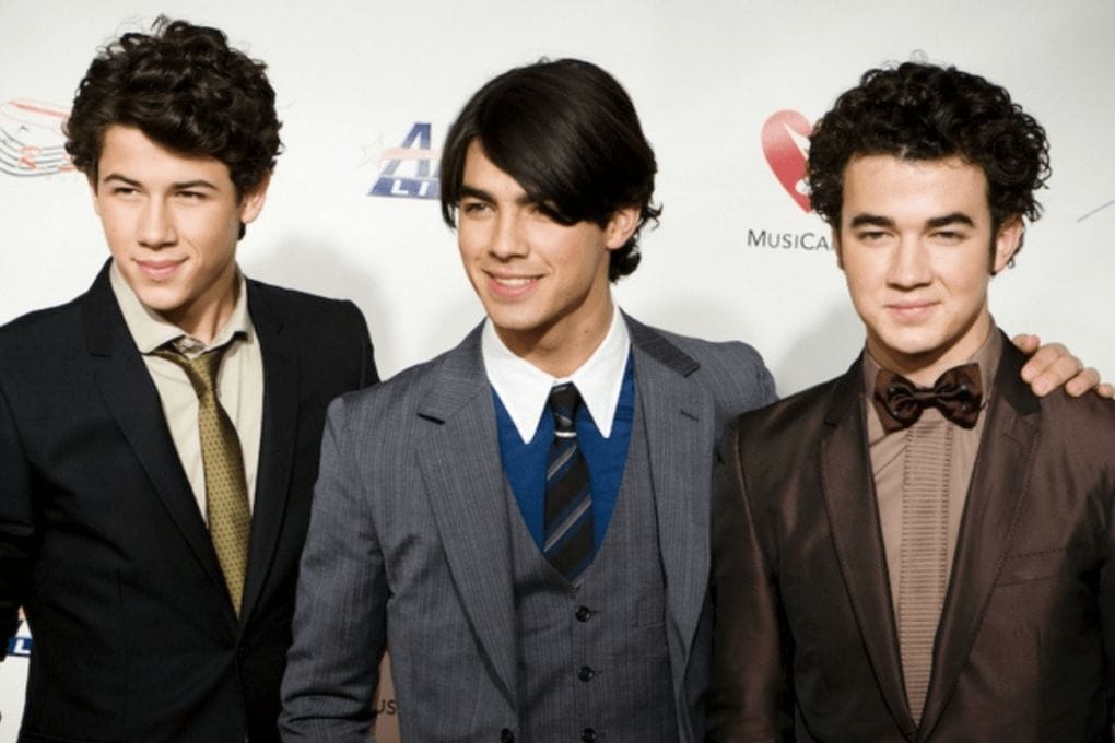 Jonas Brothers homenageados calcada da fama 2023