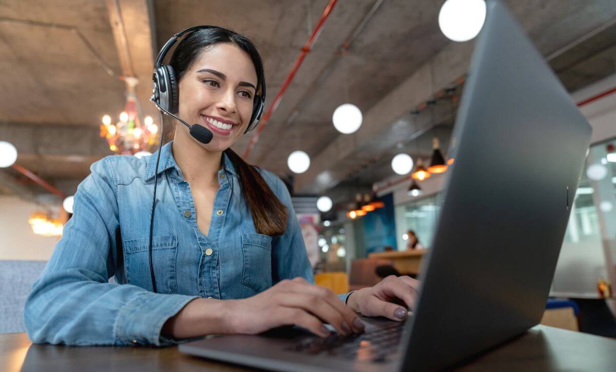 Assistente Virtual: Como Funciona, Funções e Aplicações